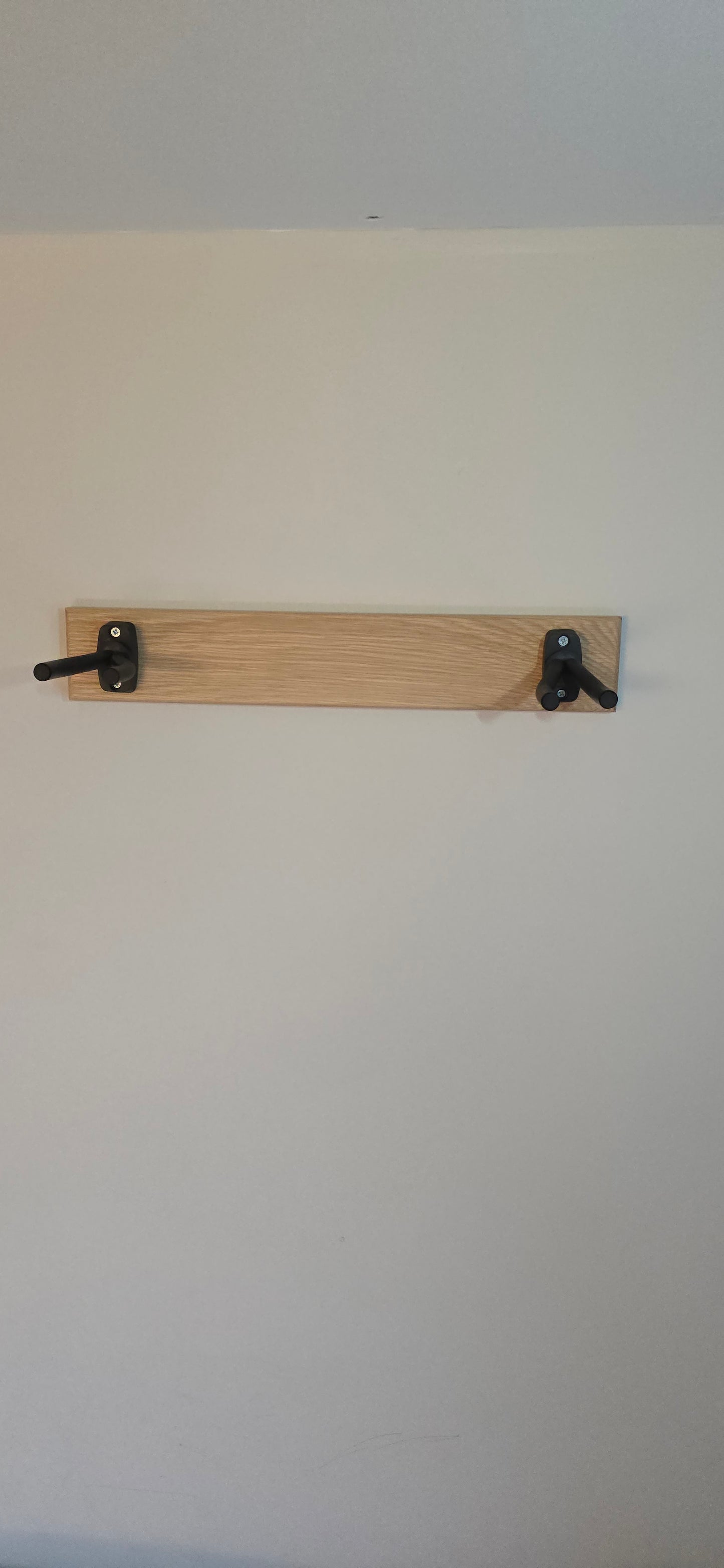 Oak/Walnut Guitar stand wallmounted 55cm