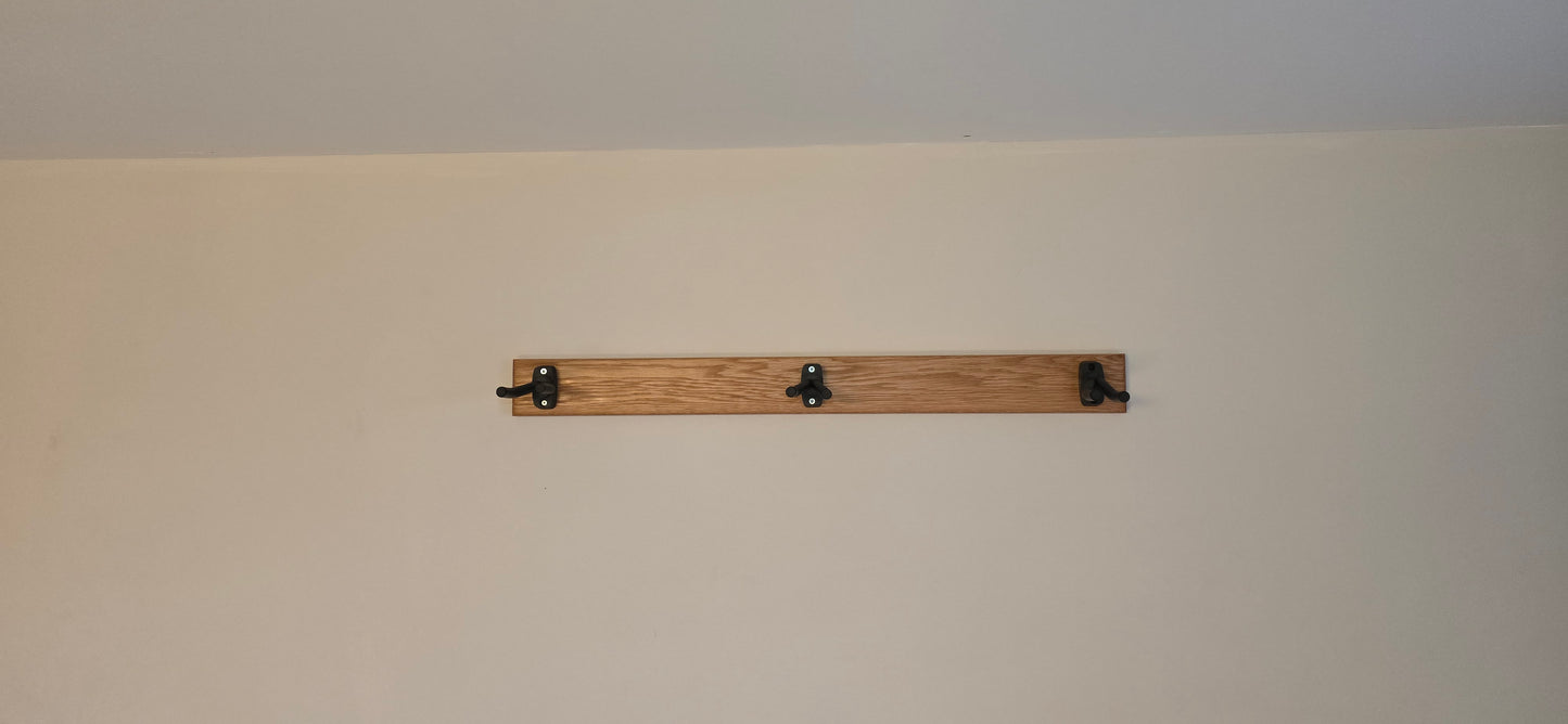 Oak/Walnut Guitar stand wallmounted 55cm