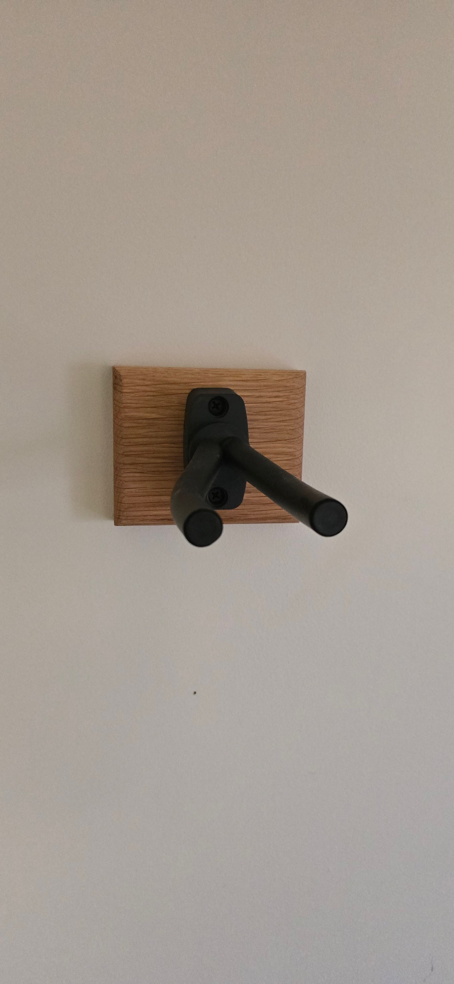 Single Oak Guitar stand wallmounted