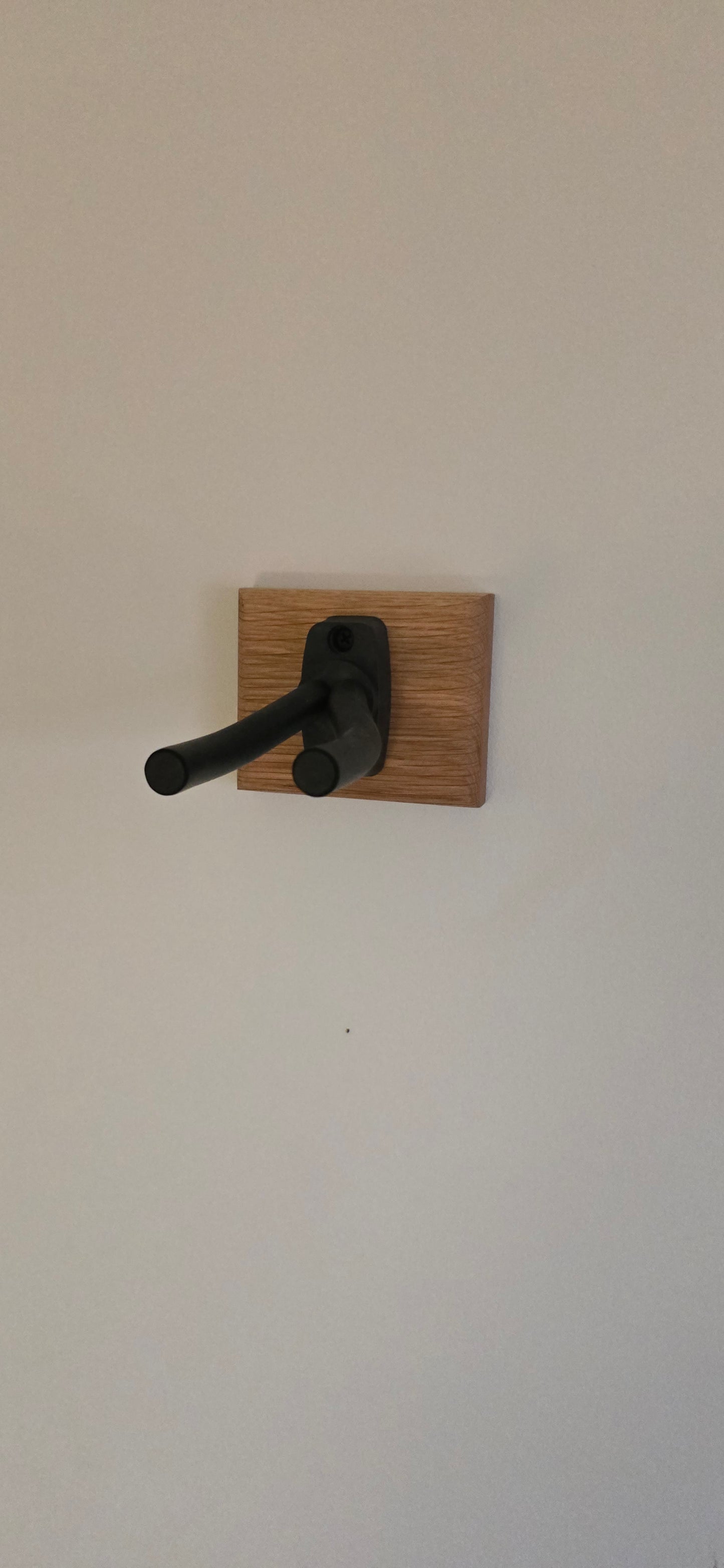 Single Oak Guitar stand wallmounted