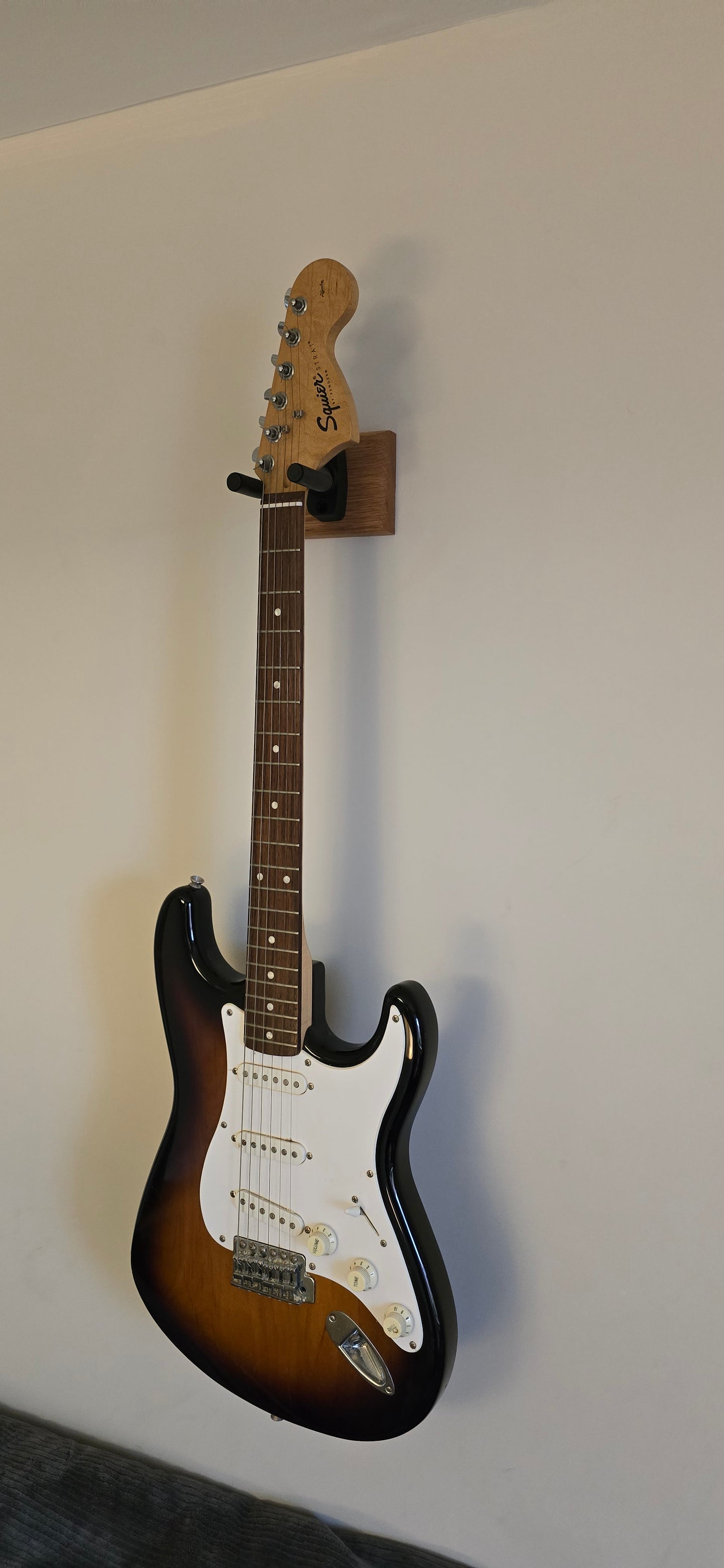 Single Oak Guitar stand wallmounted