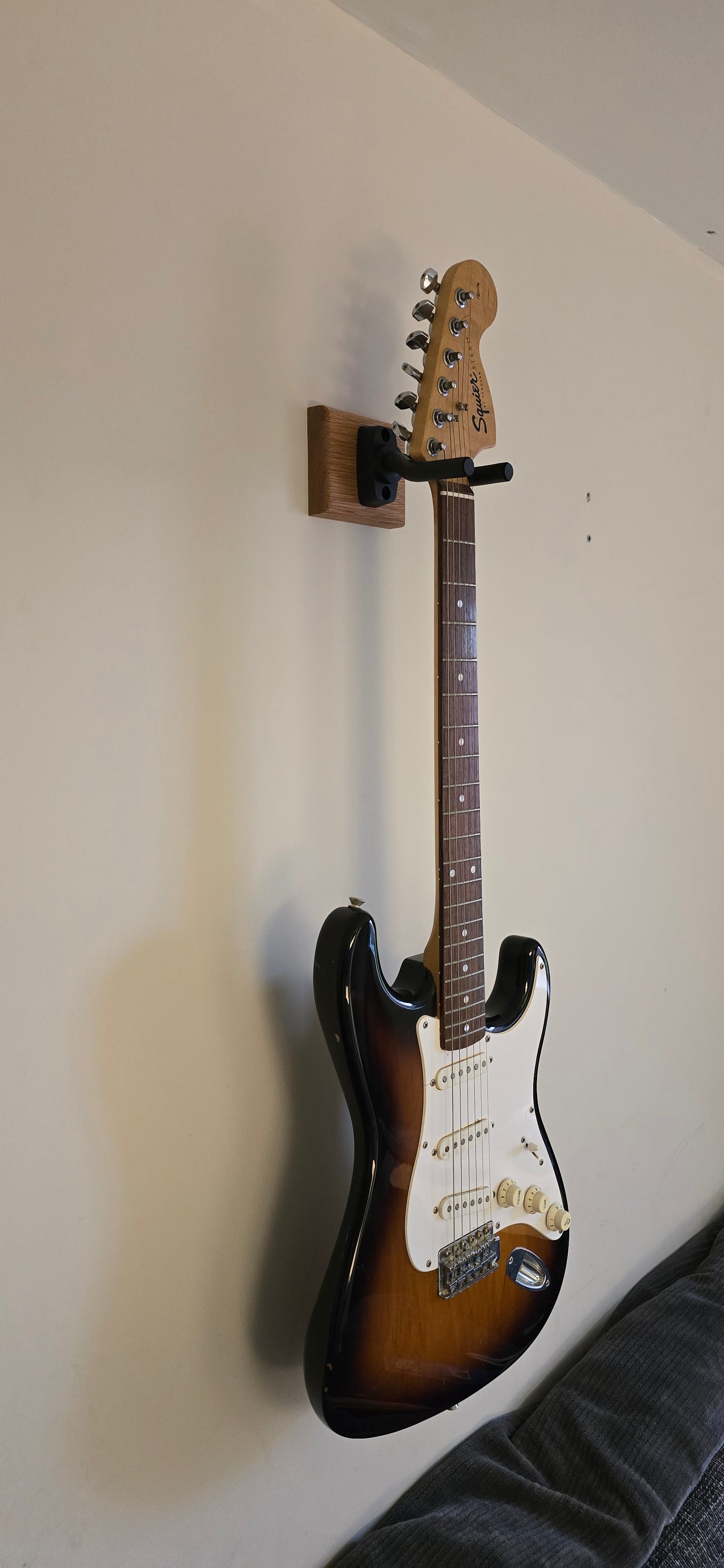 Single Oak Guitar stand wallmounted